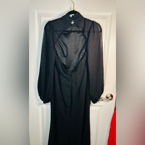 Graceful Entrance Black Long Sleeve Backless Maxi Dress Size Medium NWOT - Picture 6 of 12